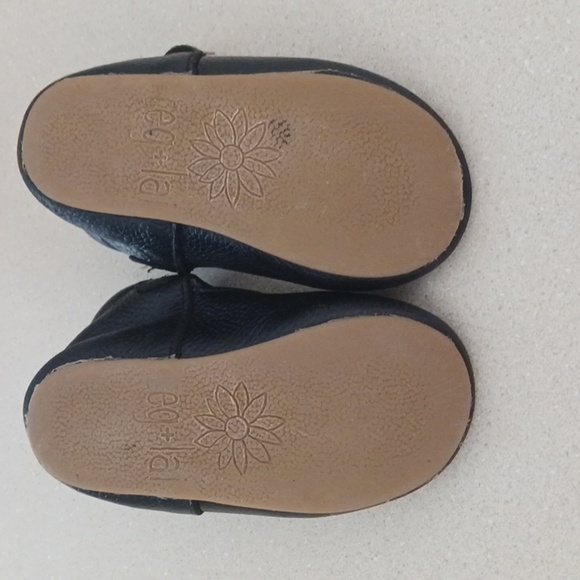 Teg+Lai  T Strap Black Rubber Flex Sole Shoes - Picture 5 of 10